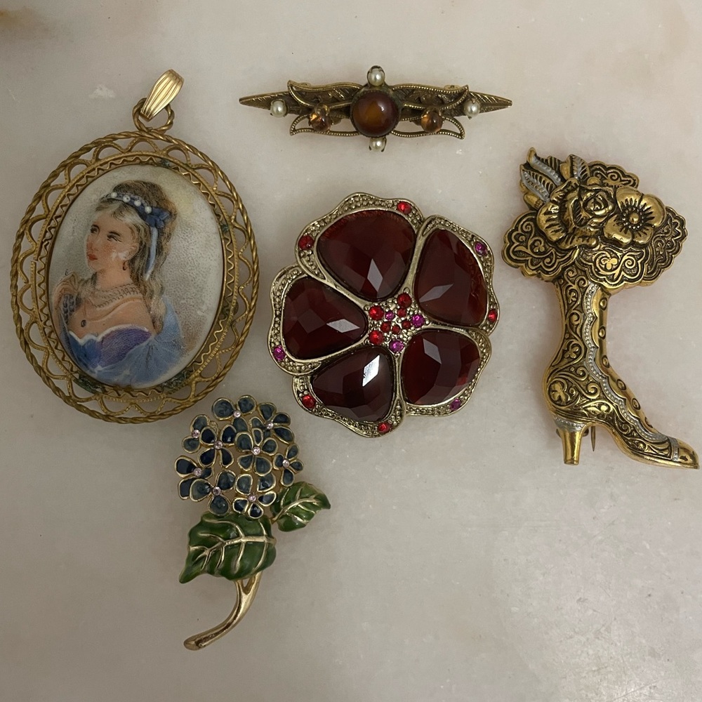 Vintage Brooch Lot